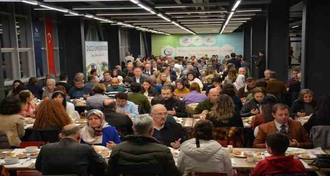 Düzce Üniversitesi Mensupları Iftar Programında Bir Araya Geldi